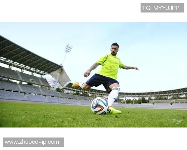 碧函足球明星魅力瞬间展现球场风采与生活点滴的精彩相片集