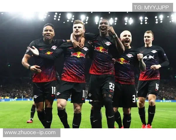 足球明星与DJ身份的跨界融合探秘谁是那个打过DJ的球场传奇