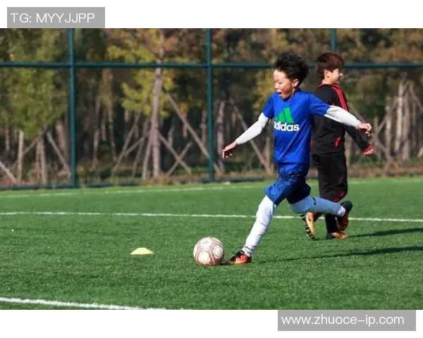 个性定制足球明星签名衣服让你与偶像零距离接触的完美选择